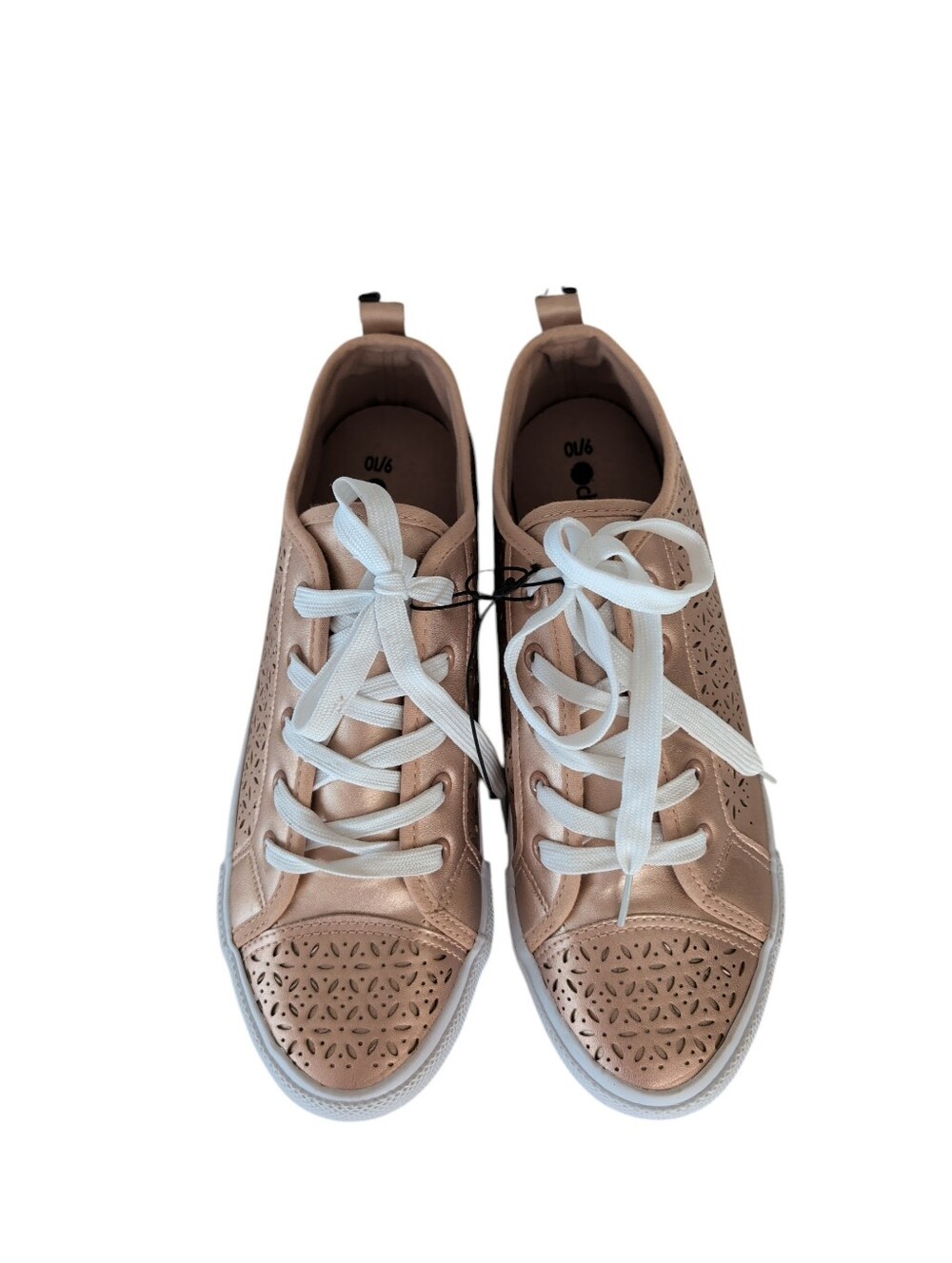 NWT Chatties Perforated Metallic Sneakers LARGE 9/10 Rose Gold FLAWS - Picture 9 of 16